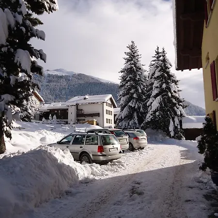 Отель Les Touristes 2*